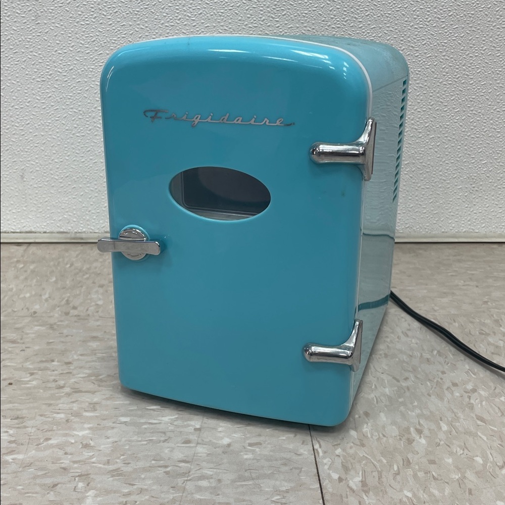 Cute Retro Frigidaire Mini Fridge